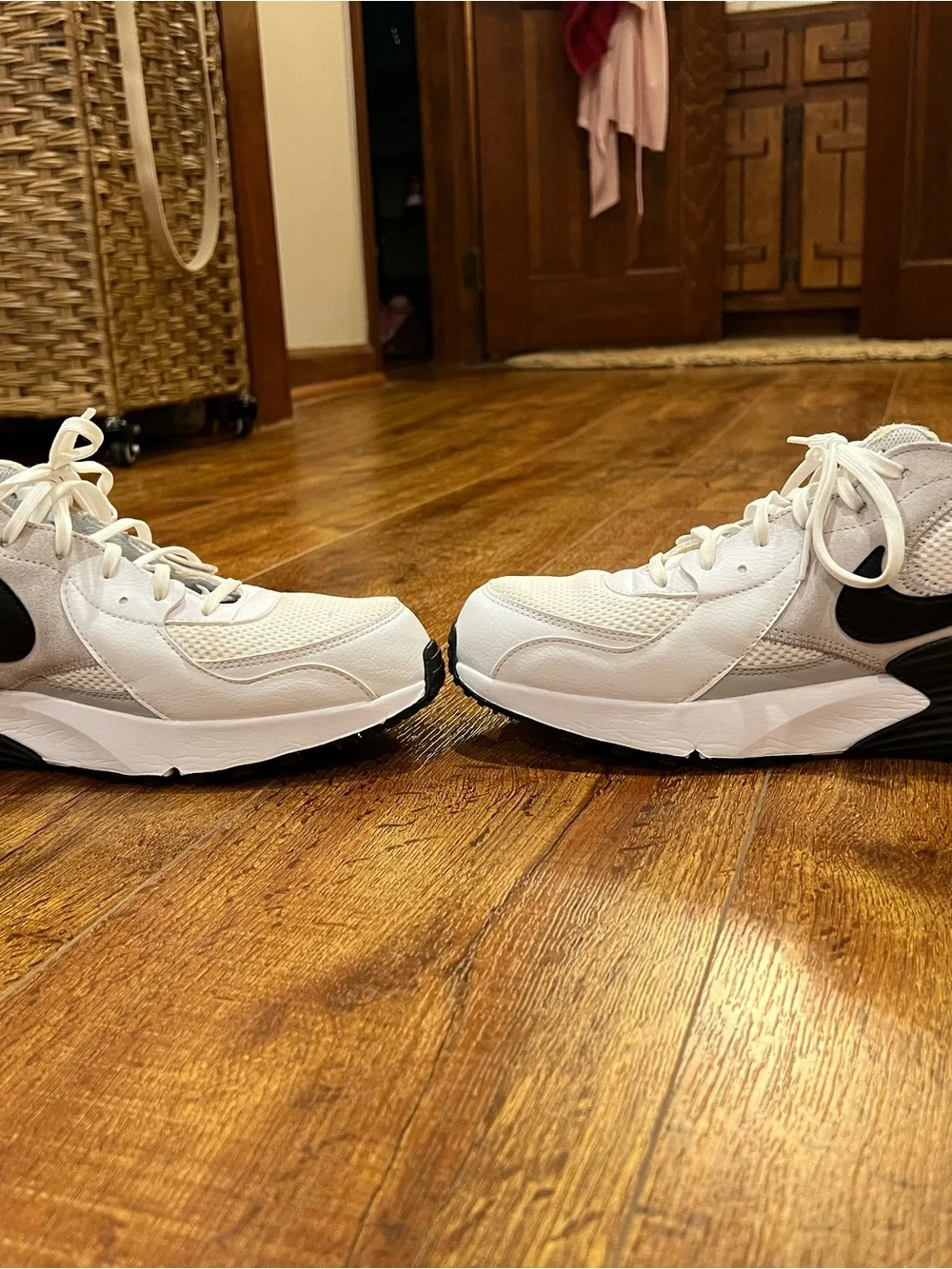 Nike Airmax Men’s White and Black Low-Top Sneakers